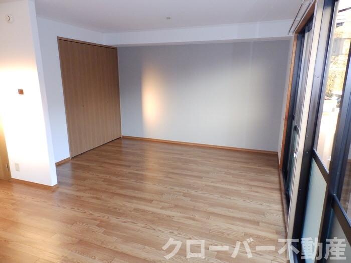 物件内観写真3　(居室・リビング)