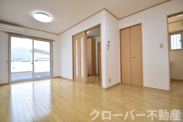 居室(ＬＤＫ１３．１帖)
