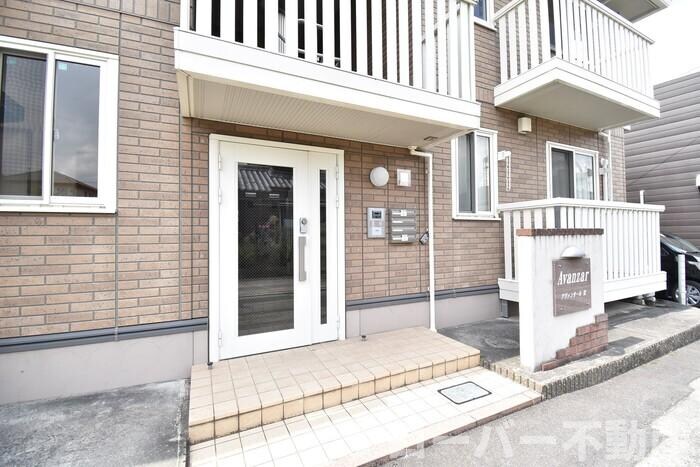 物件外観写真3　(エントランス)