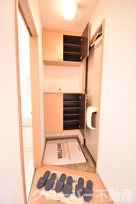 物件内観写真16　(玄関・シューズボックス（カウンタータイプ）)