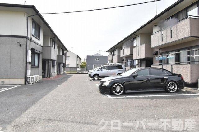 物件外観写真5　(駐車場)