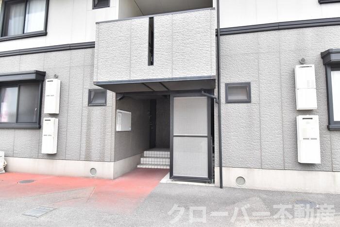 物件外観写真8　(エントランス)