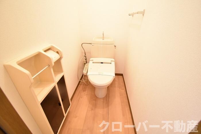 物件内観写真15　(温水洗浄暖房便座)