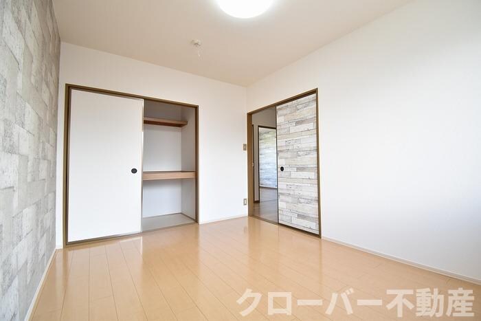 物件内観写真16　(物入)