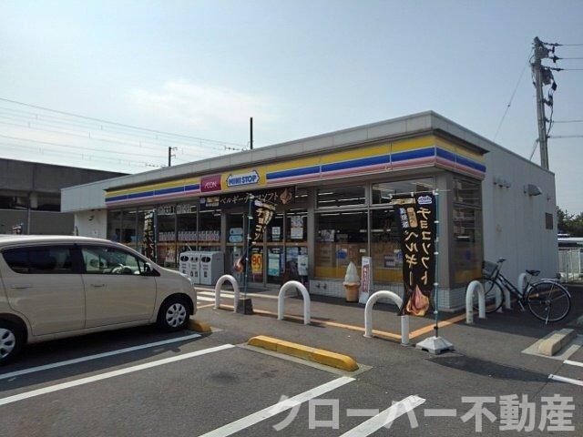 物件外観写真3　(ミニストップ宇多津町店まで200m)
