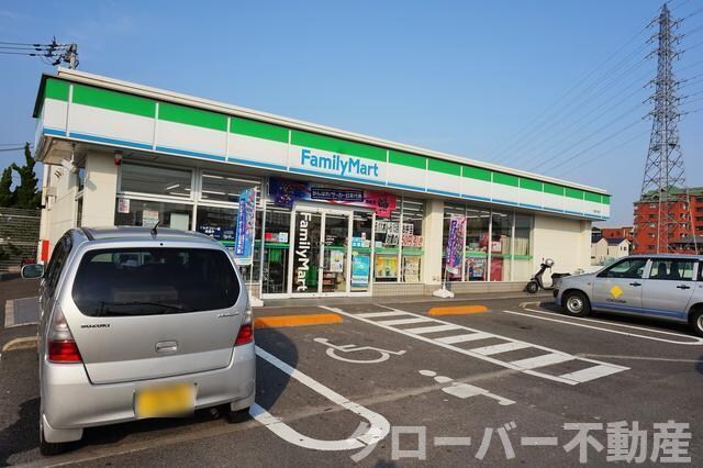 物件外観写真2　(ファミリーマート丸亀…まで200m)