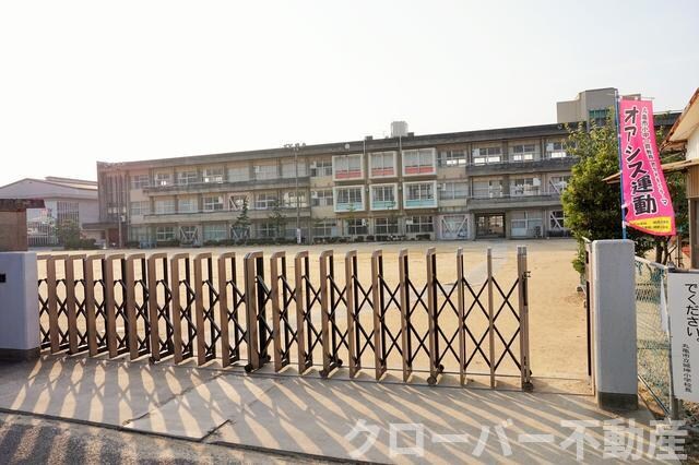 物件外観写真5　(丸亀市立城坤小学校まで750m)