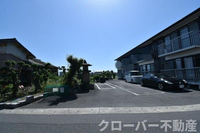 物件外観写真3　(駐車場)