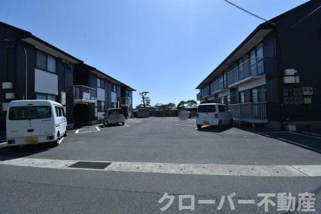 物件外観写真4　(駐車場)