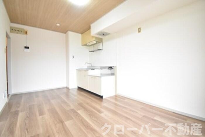 物件内観写真15　(ＬＤＫ１３．５帖)