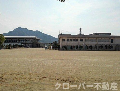 物件外観写真7　(多度津町立四箇小学校まで700m)