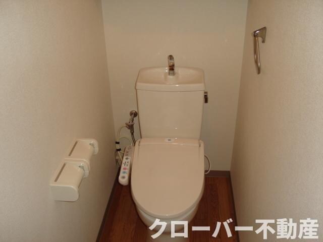 物件内観写真8　(シャワー付トイレ)