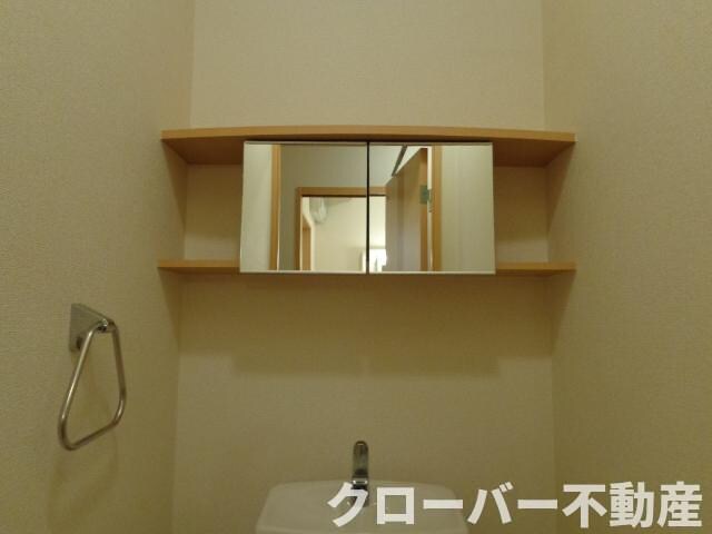 物件内観写真20　(トイレ収納)