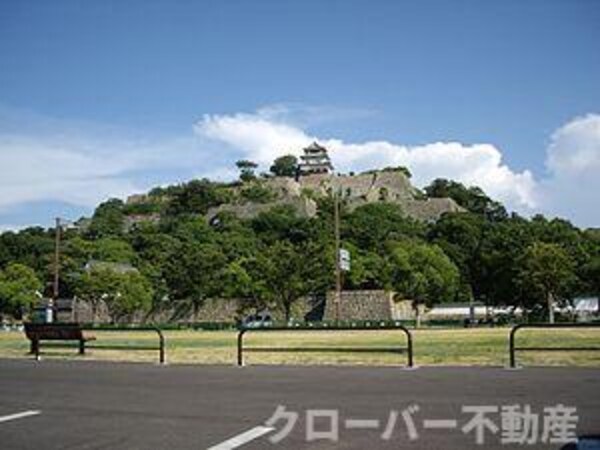 周辺環境(丸亀城まで831m)