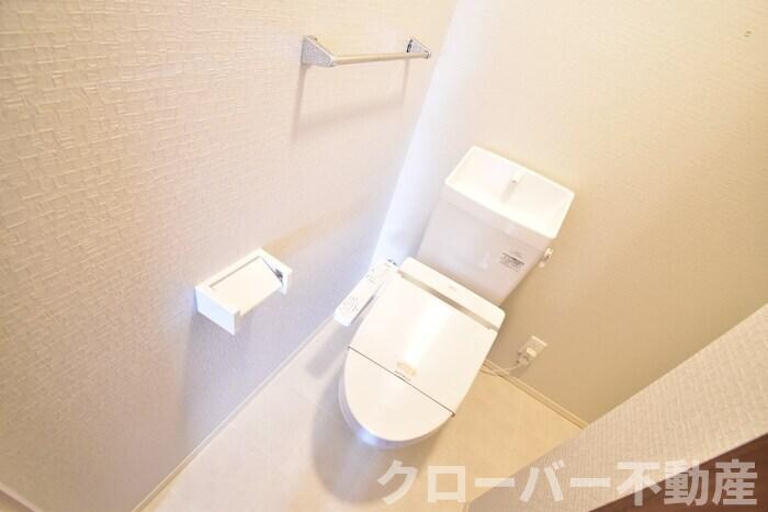 物件内観写真15　(温水洗浄暖房便座)