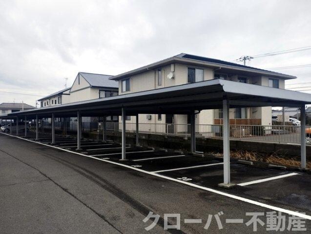 物件外観写真2　(駐車場)