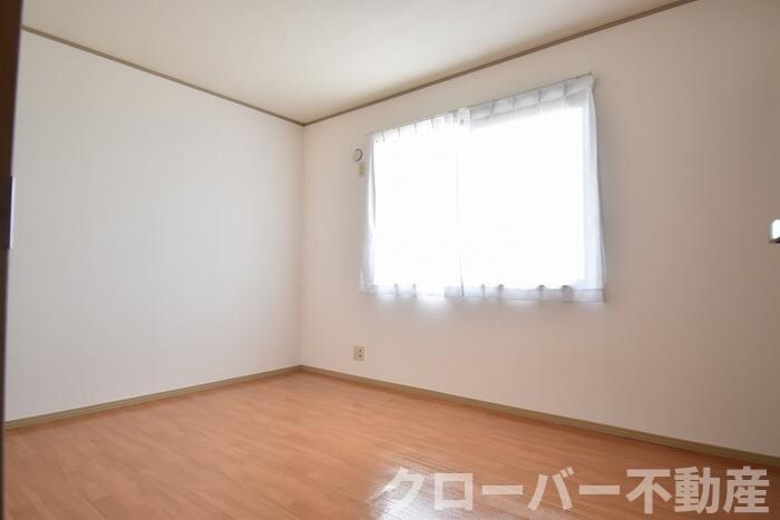 物件内観写真8　(洋室6帖)