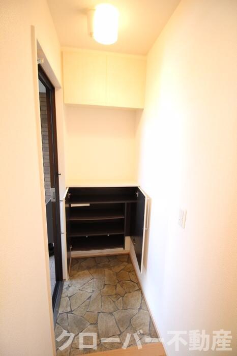 物件内観写真12　(玄関)
