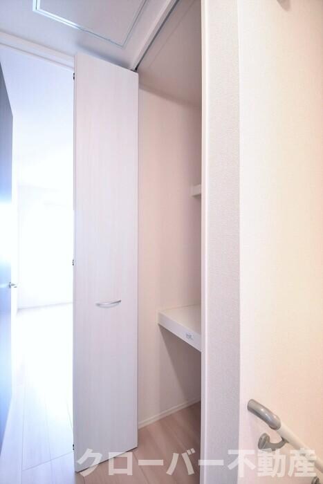物件内観写真13　(物入)