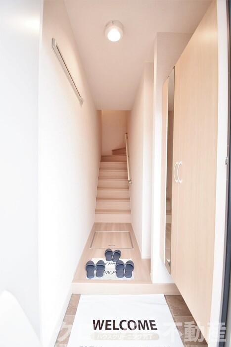 物件内観写真17　(玄関)