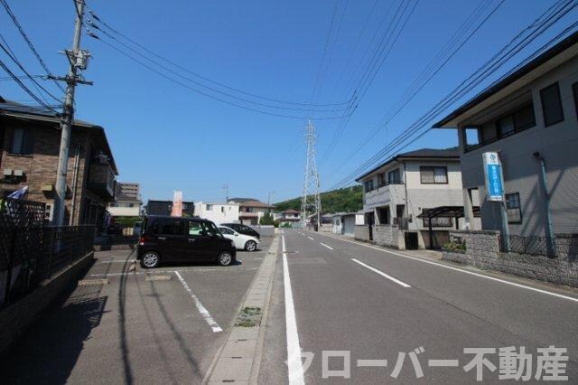 物件外観写真2　(駐車場)