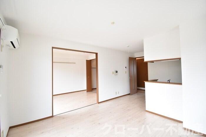 物件内観写真3　(ＬＤＫ１２．２帖～東洋室６帖)