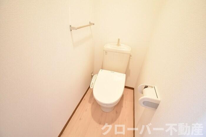 物件内観写真8　(温水洗浄暖房便座)