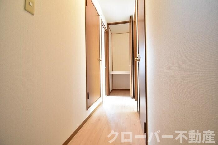 物件内観写真14　(廊下物入)