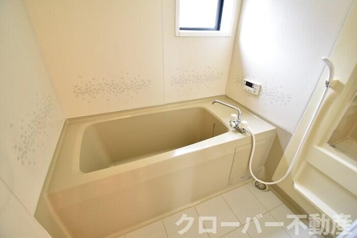 物件内観写真10　(ユニットバス（追い焚き機能付き）)