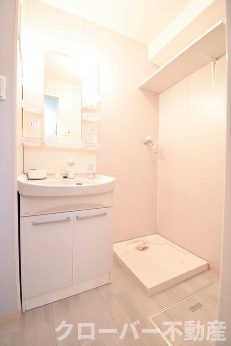 物件内観写真7　(洗髪洗面化粧台・室内洗濯機置場)