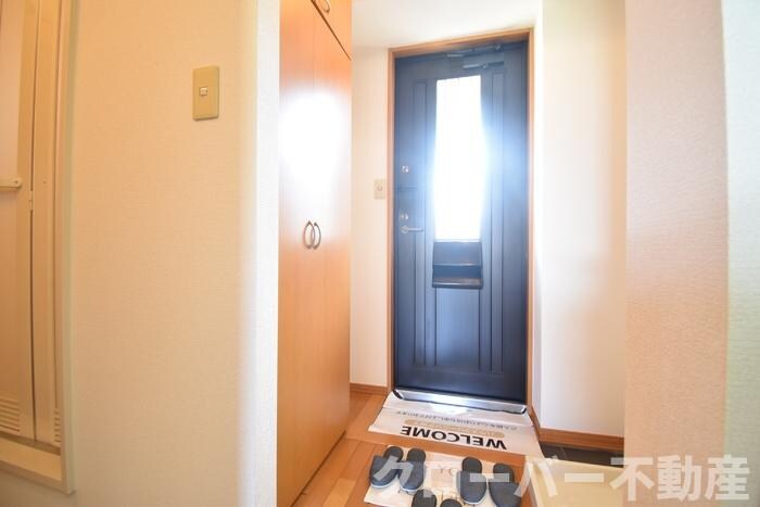 物件内観写真11　(玄関)