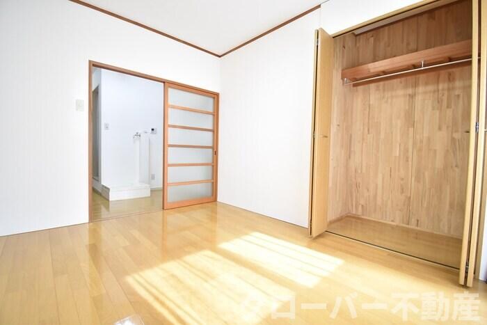 物件内観写真9　(洋室６帖)