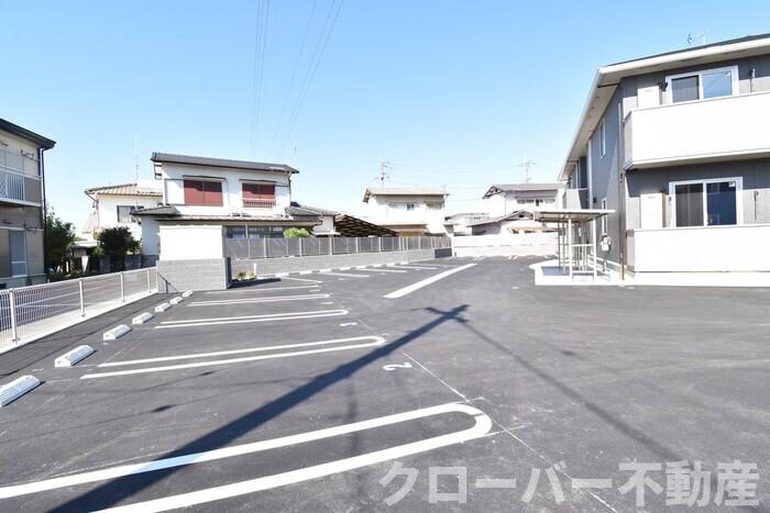 物件外観写真2　(駐車場)