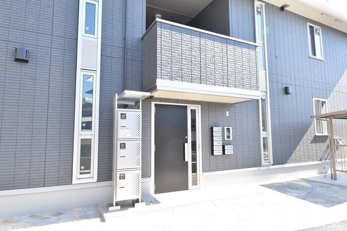 物件外観写真3　(エントランス)