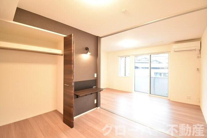 物件内観写真9　(洋室４．５帖～ＬＤＫ１１．７帖)