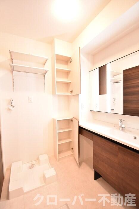 物件内観写真10　(洗髪洗面化粧台・室内洗濯機置場)