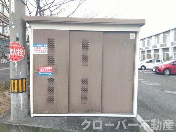 エントランス(ゴミボックス)