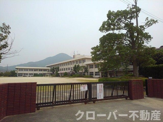 物件外観写真3　(三豊市立大見小学校まで1400m)