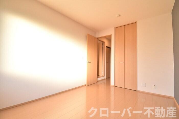 物件内観写真11　(洋室６帖)