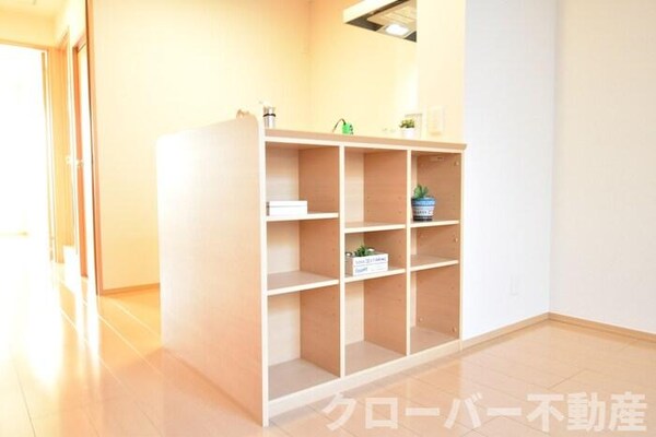 建物設備(カウンター下棚)