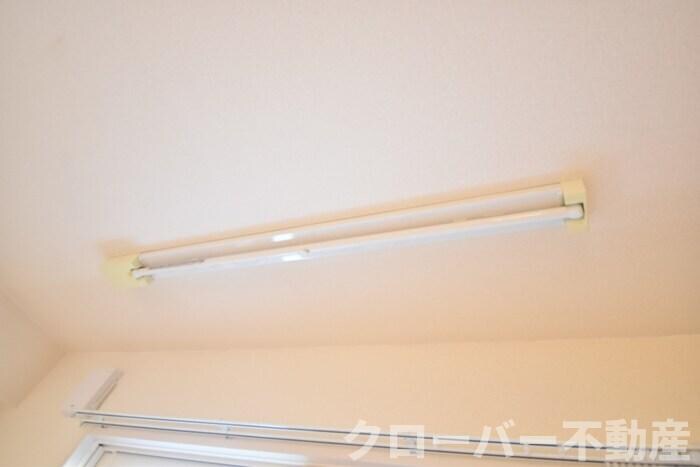 物件内観写真25　(室内物干し)