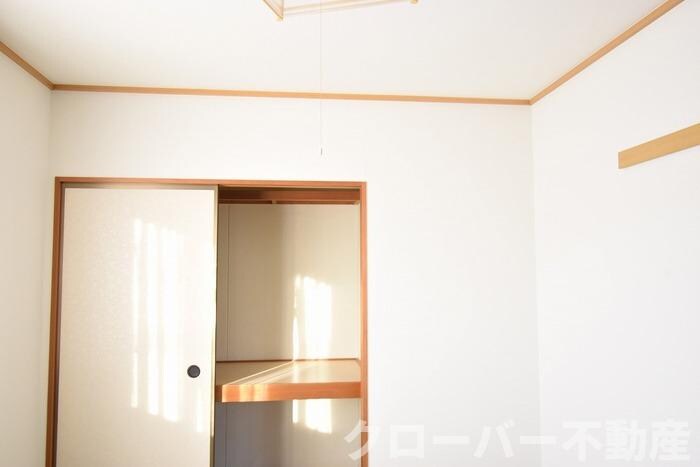 物件内観写真12　(押入)