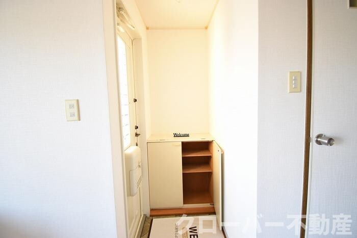 物件内観写真13　(玄関)