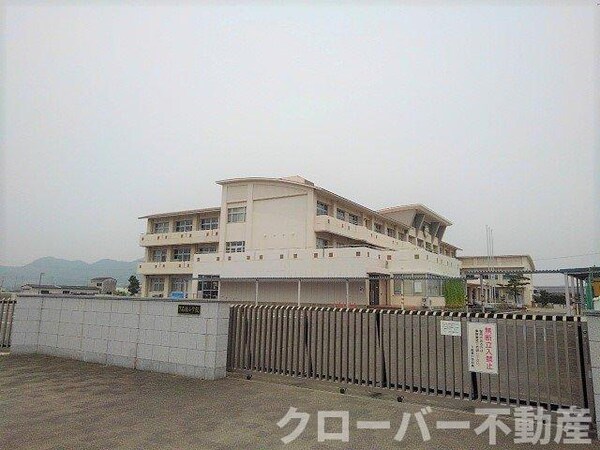 周辺環境(三豊市立下高瀬小学校まで1300m)