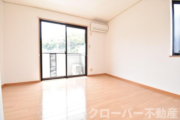 居室(洋室６．８帖)