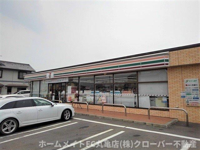 物件外観写真3　(セブンイレブン観音寺三本松町店まで400m)