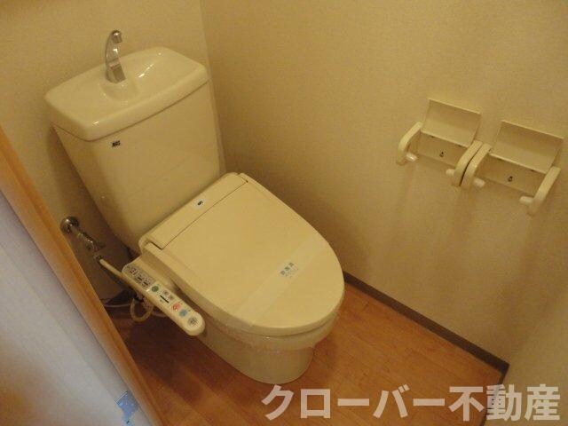 物件内観写真7　(シャワー付トイレ)