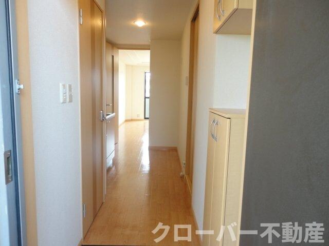 物件内観写真9　(玄関)