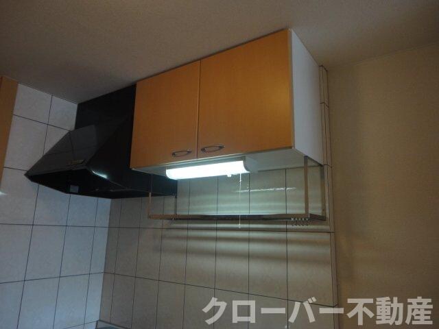 物件内観写真15　(キッチンの上側収納)