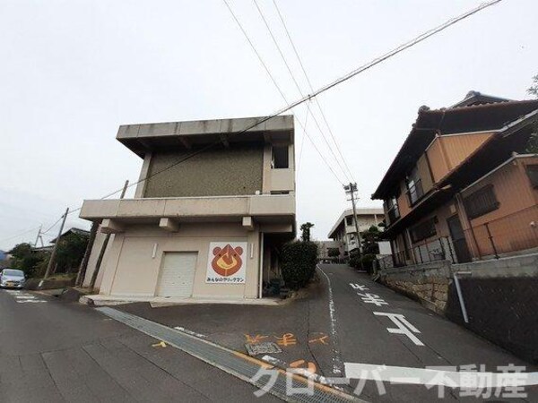 周辺環境(丸亀市立栗熊小学校まで1300m)